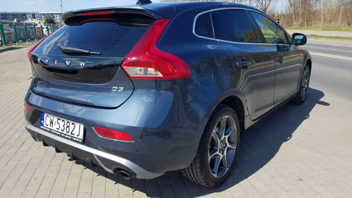 VOLVO V40 -