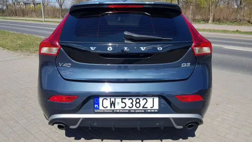 VOLVO V40 -