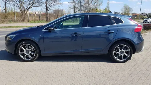 VOLVO V40 -