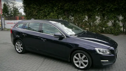 VOLVO V60 -