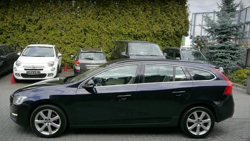 VOLVO V60 -