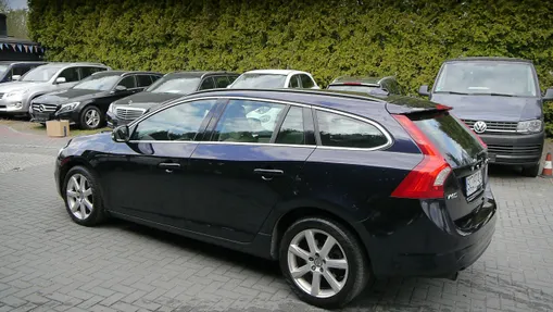VOLVO V60 -