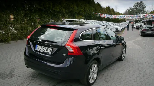 VOLVO V60 -