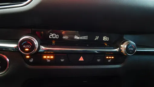 MAZDA CX-30 -