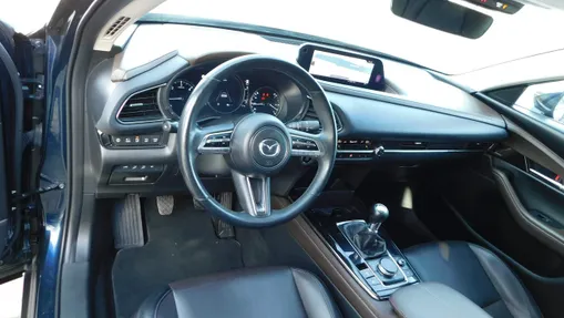MAZDA CX-30 -