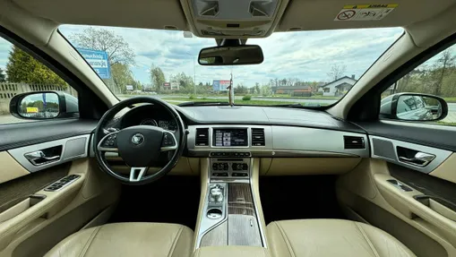 JAGUAR XF -
