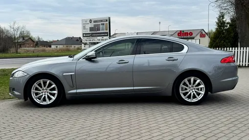 JAGUAR XF -