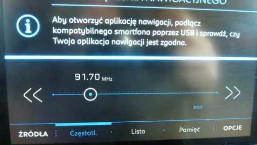 PEUGEOT 208 -