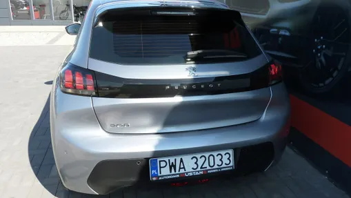 PEUGEOT 208 -