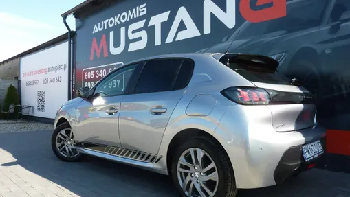 PEUGEOT 208 -