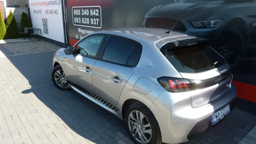 PEUGEOT 208 -