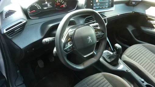 PEUGEOT 208 -