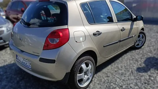RENAULT Clio -