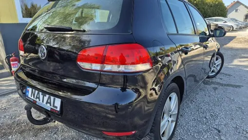 VOLKSWAGEN Golf -