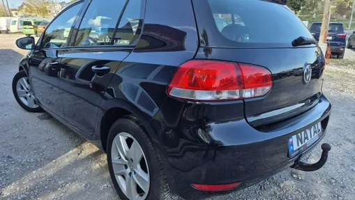 VOLKSWAGEN Golf -
