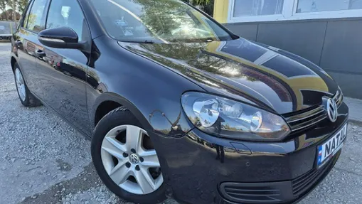 VOLKSWAGEN Golf -