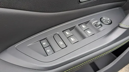 PEUGEOT 408 -