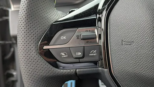 PEUGEOT 408 -