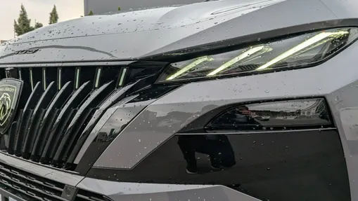 PEUGEOT 408 -