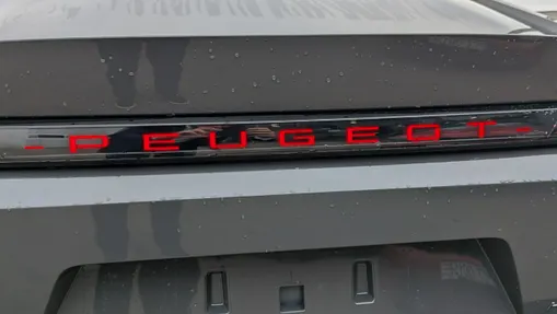 PEUGEOT 408 -