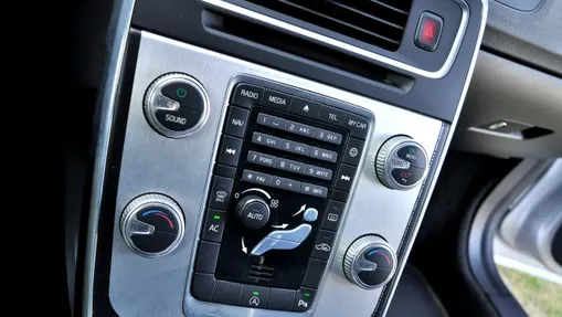 VOLVO V60 -