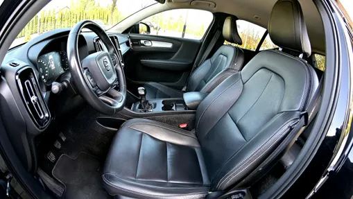 VOLVO XC40 -