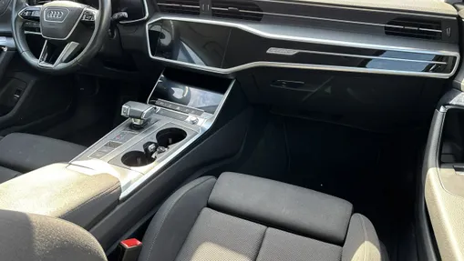 AUDI A6 -
