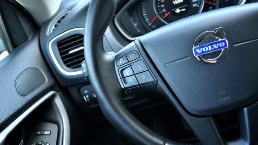 VOLVO V40 -