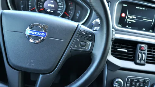 VOLVO V40 -