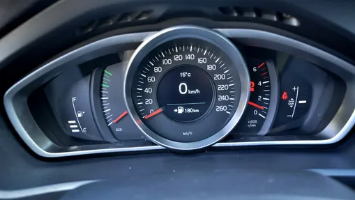 VOLVO V40 -
