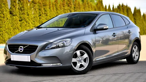 VOLVO V40 -
