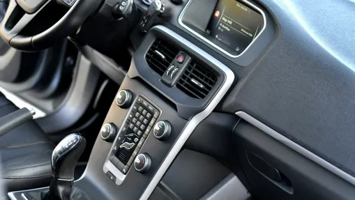 VOLVO V40 -