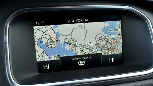 VOLVO V40 -