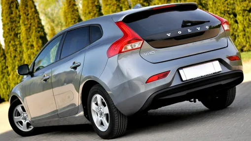 VOLVO V40 -