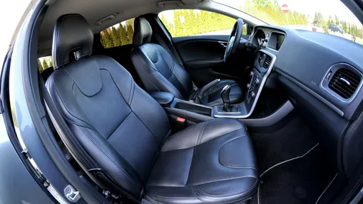 VOLVO V40 -