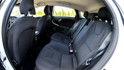 VOLVO V40 -