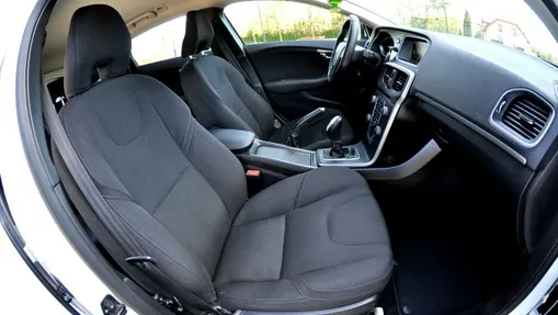 VOLVO V40 -