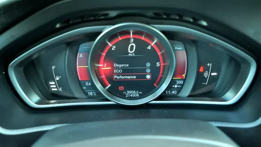 VOLVO V40 -