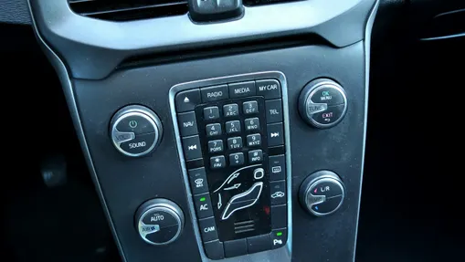 VOLVO V40 -