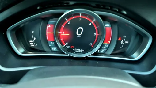 VOLVO V40 -