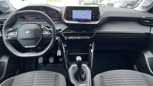 PEUGEOT 208 -