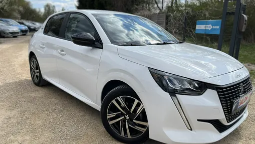 PEUGEOT 208 -