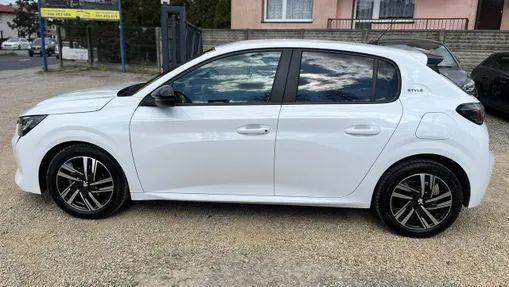 PEUGEOT 208 -