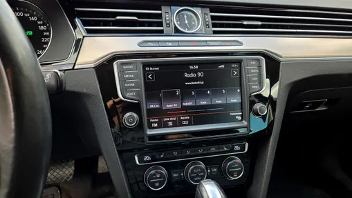 VOLKSWAGEN Passat -