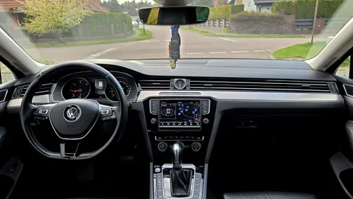 VOLKSWAGEN Passat -