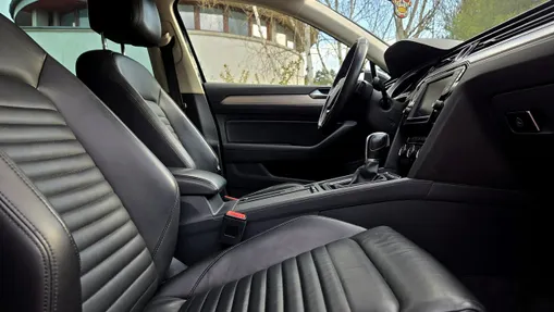 VOLKSWAGEN Passat -