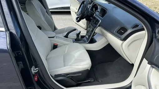VOLVO V40 -