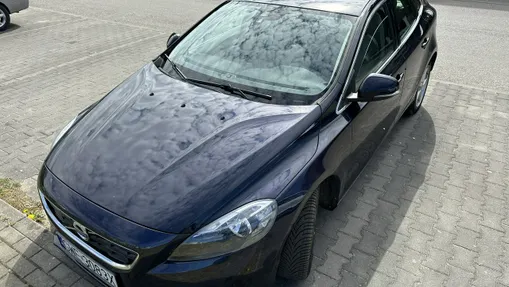 VOLVO V40 -