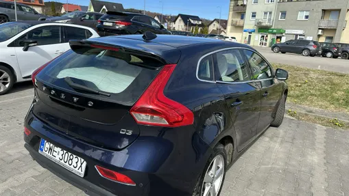 VOLVO V40 -