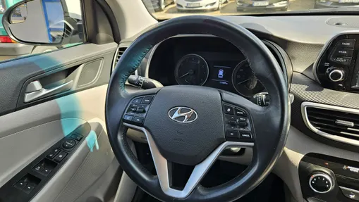 HYUNDAI Tucson -
